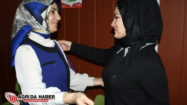Milli Eğitim Müdür Vekili Neriman Karakoç'tan Çalışan Kadınlara Gül jesti