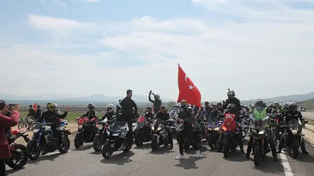 Motosiklet tutkunlarından Zeytin Dalı Harekatı'na destek