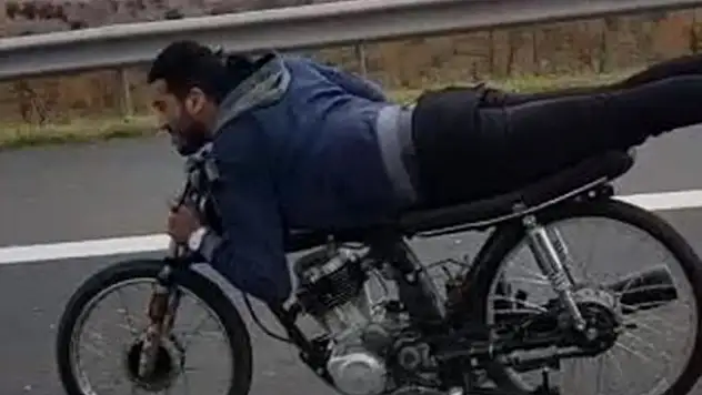 Motosiklet üzerinde ölümüne yolculuk