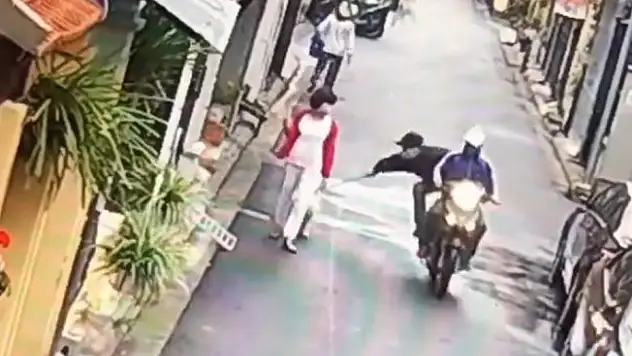 Motosikletli köpek hırsızları kamerada
