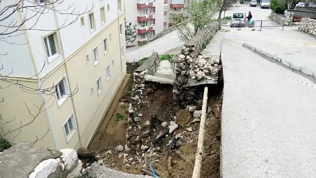Mudanya'da şiddetli yağışlar yolu çökertti