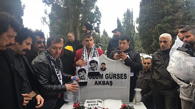 Müslüm Gürses kabri başında anıldı