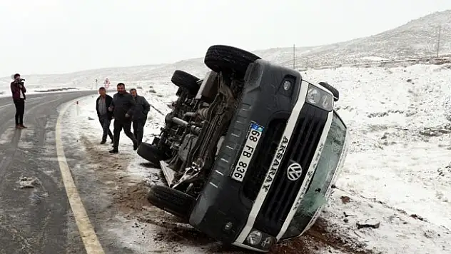 Öğrenci servisi devrildi: 18 yaralı