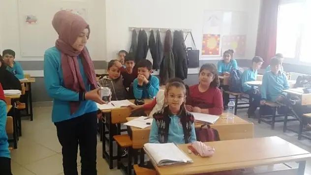 Öğrenciler harçlıklarını Mehmetçik'e gönderdi