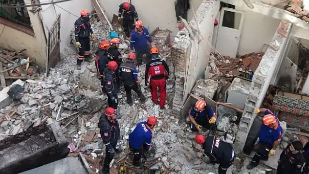 Okula giderken patlamada öldü