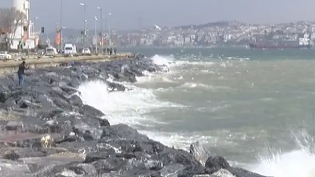 Olumsuz hava koşulları deniz ulaşımını etkiledi