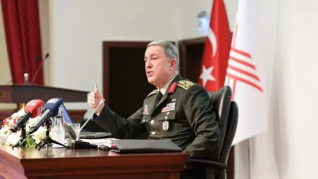 Orgeneral Akar rektör ve akademisyenlerle bir araya geldi