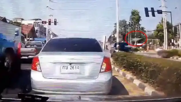 Pikap motosikleti biçti: 1 ölü
