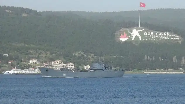 Rus savaş gemisi Çanakkale Boğazı'ndan geçti