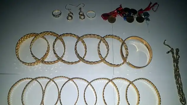 Sahte polislere kandı: Altınlarını kaptırdı