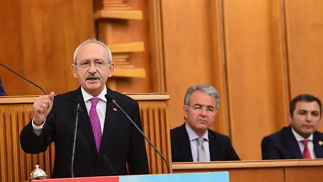 'Sanatçı özgürdür, herkesi eleştirir yeri geldiğinde'