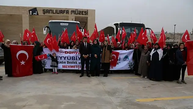 Şanlıurfalı kadınlar Mehmetçiğe destek için sınıra gitti