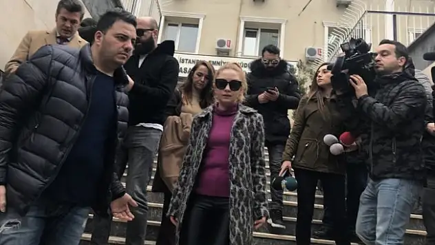 Şarkıcı Ece Seçkin'in annesine gasp dehşeti