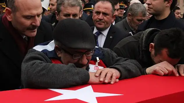 Şehidin babasını Bakanlar Soylu ve Gül teselli etti