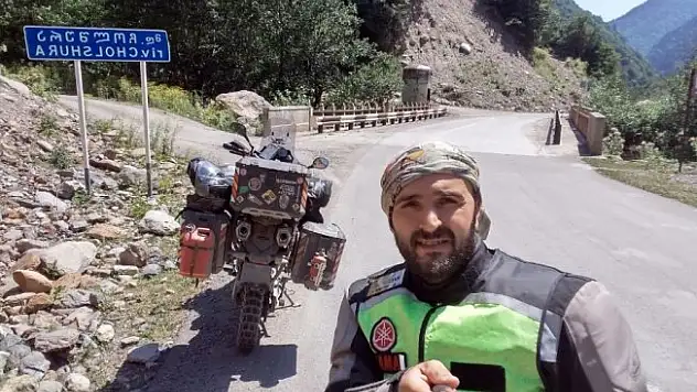 Sigaraya harcayacağı parayla 3 farklı ülke gezdi