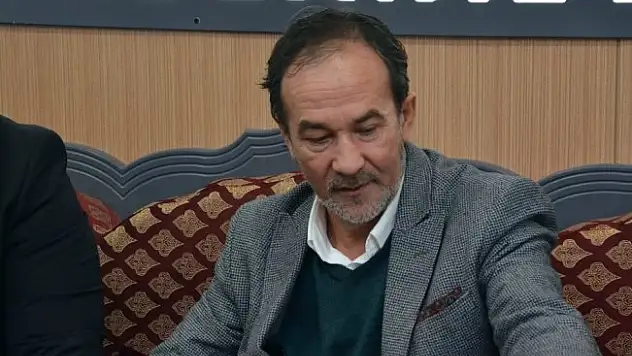 Sultanbekov Türkiye için yazdığı şarkıyı ilk kez okudu