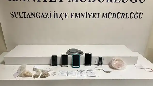 Sultangazi'de zehir tacirleri suçüstü yakalandı