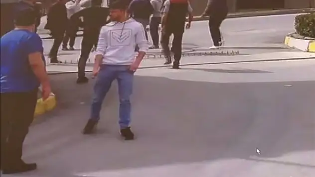 Suriyelilerin bıçaklı kavgası kamerada