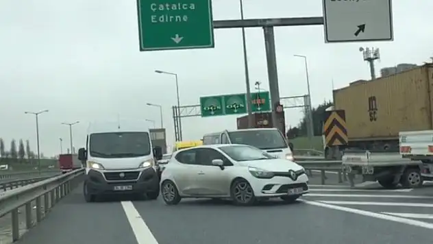 TEM'de uyanık sürücülerin tersine yolcuğu kamerada