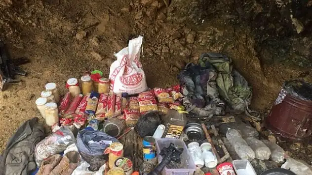Teröristlere ait sığınak ve mağaralar imha edildi