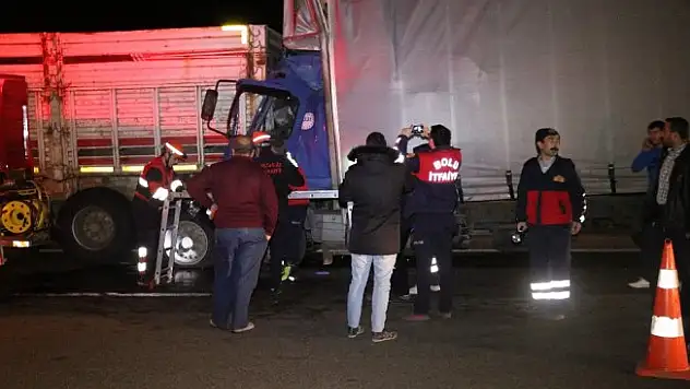Tır ile kamyon çarpıştı: 1 ölü