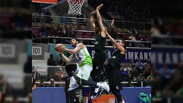 TOFAŞ geriden gelerek Sakarya'yı devirdi
