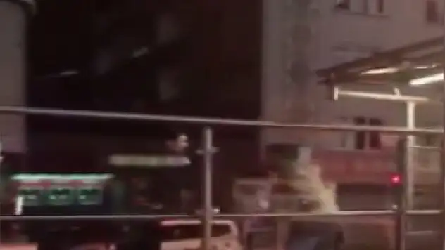 Tramvay istasyonunda korku dolu anlar kamerada