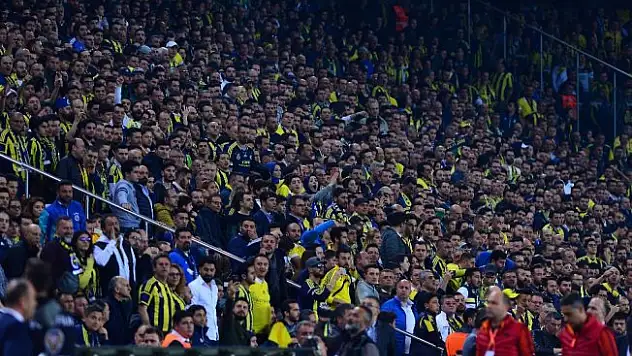 Tribünlerde Ali koç sesleri