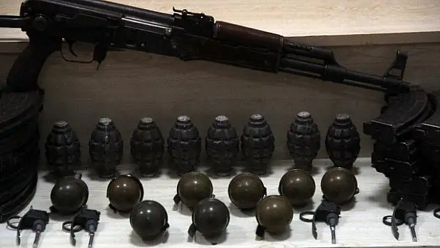 Tunceli'de 9 sığınak içinde silah ve mühimmat ele geçirildi