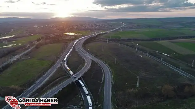 Türkiye Bulgaristan sınırında kilometrelerce tır kuyruğu oluştu