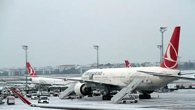 Uçaklar buzlanmaya karşı alkol ile yıkanıyor