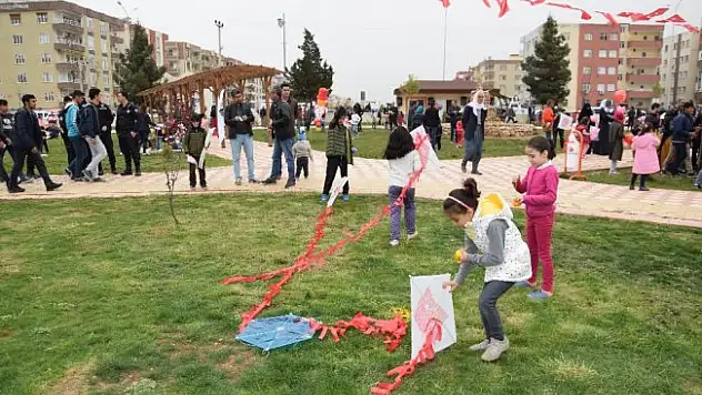 Uçurtmalar terör kurbanı çocuk için havalandı