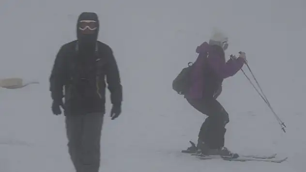 Uludağ'da kar yağması ile birlikte sezon uzadı