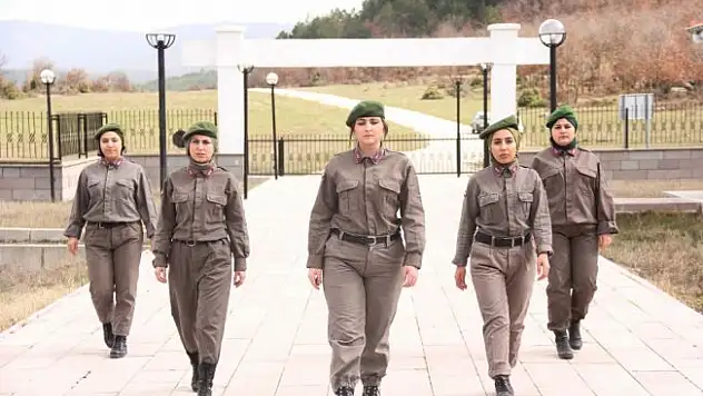 Üniversiteli gençlerden Afrin şehitlerine işaret diliyle 'Gülümse Anne'