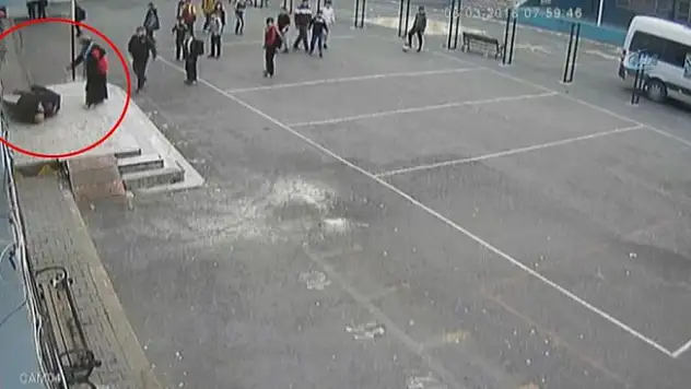 Veli okulda müdür yardımcısına saldırdı