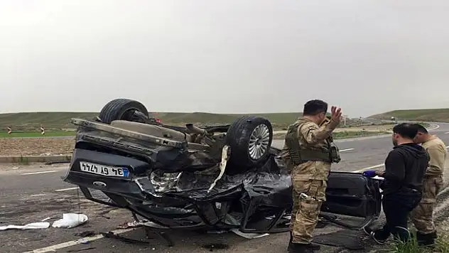 Virajı alamayan araç takla attı: 2 ölü