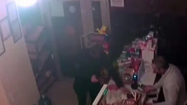 Yakalanmamak için parmak izlerini sildi ama...