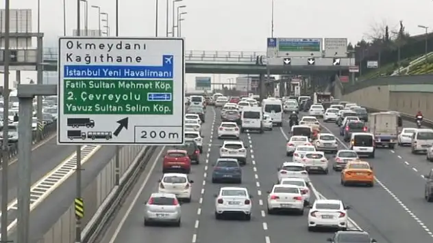 Yeni havalimanının adı trafik yön levhalarında yerini aldı