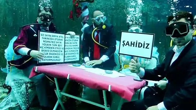 Yeni moda su altında evlenmek