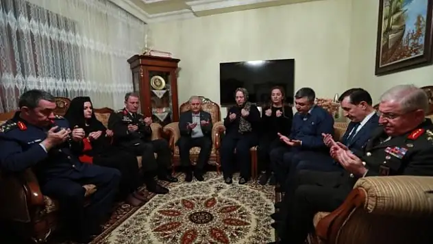 Yıldırım ve Akar'dan şehit ailesine taziye ziyareti