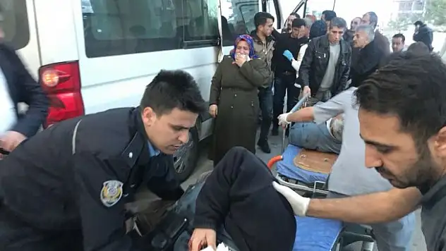 Yolcu otobüsüyle kamyon çarpıştı: 1 ölü, 36 yaralı
