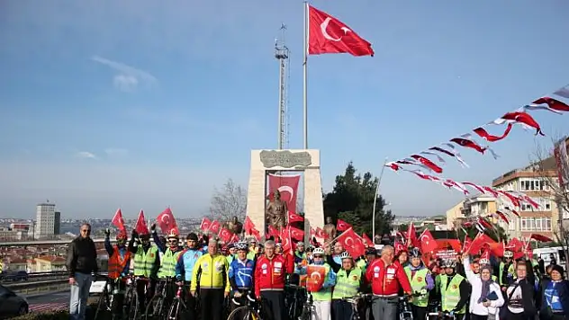 Yüzlerce bisikletli Çanakkale yolunda