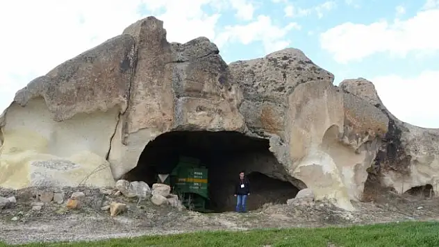 Zindanda bulunan binlerce yıllık izler