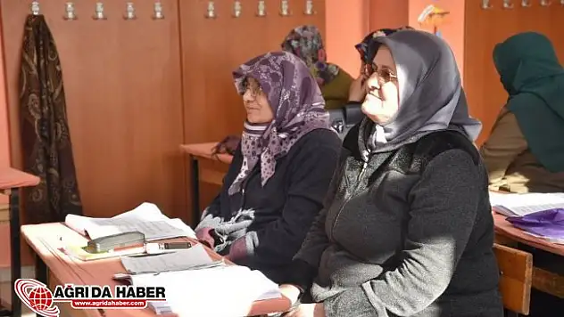 Ağrı Valisi Süleyman Elban Okuma Yazma Kursunu ziyaret etti