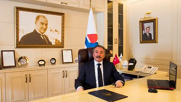 A.İ.Ç.Ü. Rektörü Abdulhalik Karabulut Ağrı'nın Kurtuluş Bayramını Kutladı