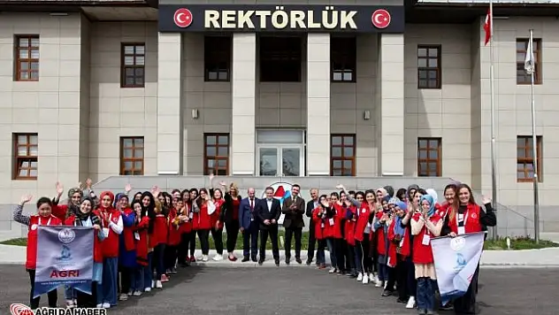 'Damla Projesi' Gönüllülerinden A.İ.Ç.Ü.'ye Ziyaret