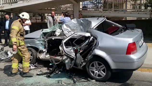 Düğün Konvoyunda Kaza : 1 ölü 1 yaralı