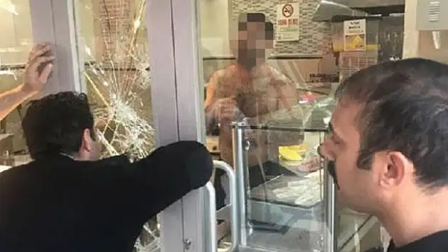 İstanbul'da Bir Şahıs Börekçide 2 Kişiyi Rehin Aldı