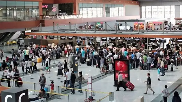 Sabiha Gökçen Havalimanında Görülmemiş Yoğunluk! 450 Bin Yolcu Bekleniyor