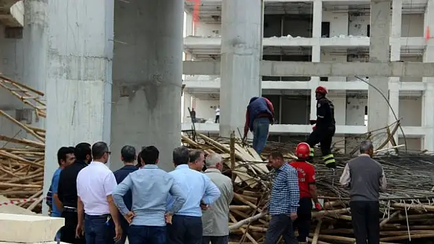 Cami inşaatı çöktü: 6 yaralı